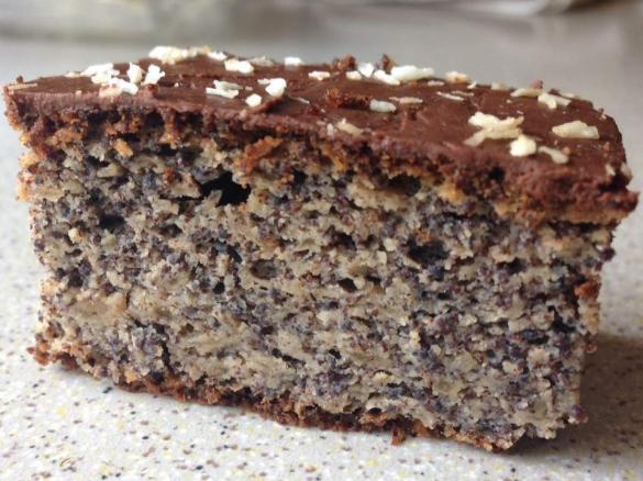 BEZGLUTENOWY MAKOWIEC Z JABŁKAMI