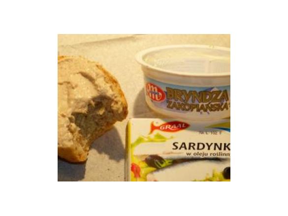 Pasta z bryndzą i sardynkami