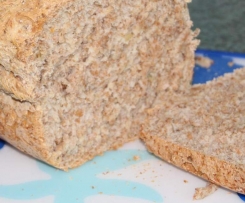 Chleb pszenno-jęczmienny z ziarnami