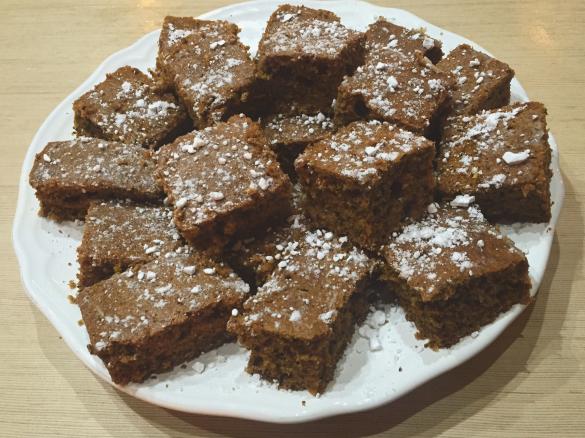 Ciasto marchewkowe z cukrem pudrem