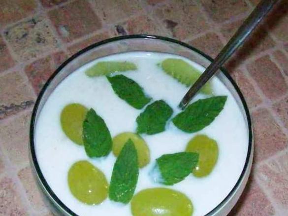 Domowy yogurt z owocami