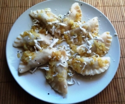 Pierogi z soczewicą i serem z czarnuszką