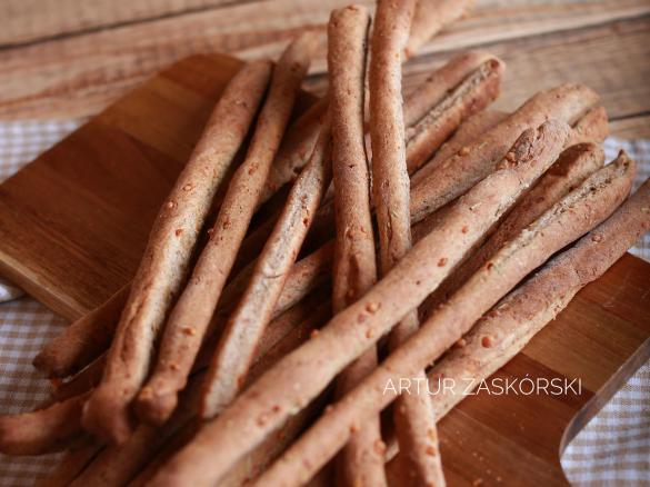 CHRUPIĄCE PALUCHY Z PARMEZANEM I ROZMARYNEM