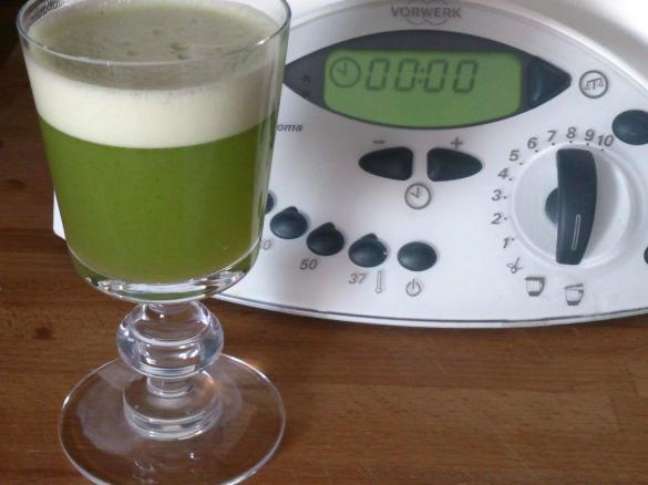 SOK Z ZIELONEJ PIETRUSZKI I BANANA