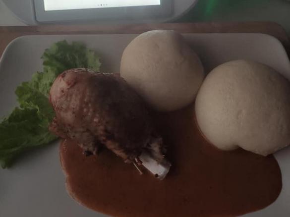 PODUDZIA Z INDYKA W CIEMNYM SOSIE