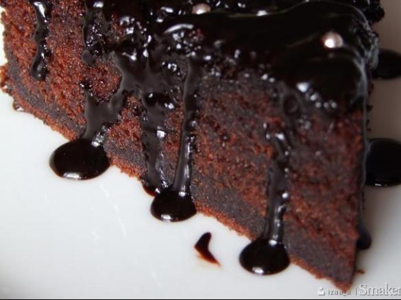 Murzynek błyskawiczny z polewą (wilgotny)