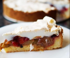 ciasto kruche z rabarbarem truskawkami i bezą