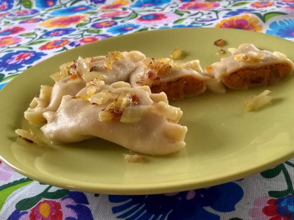 Pierogi z soczewicą i suszonymi pomidorami