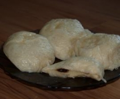 Czekoladowe knedle drożdżowe w sosie wiśniowym 