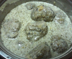 Klopsiki na parze z sosem koperkowo-czosnkowym