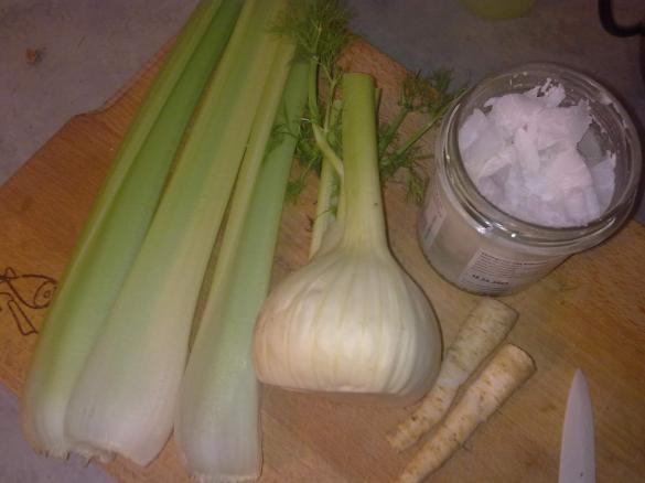 Zupa z kopru włoskiego na mleczku kokosowym