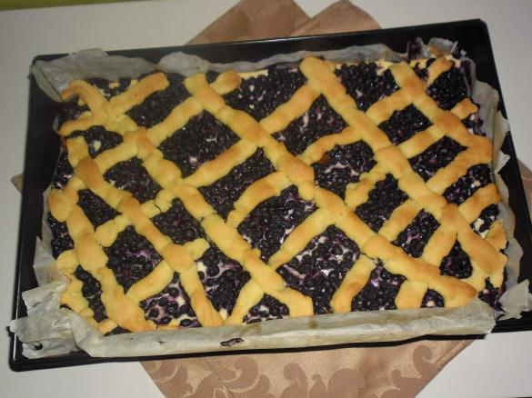 sernik z jagodami na kruchym cieście