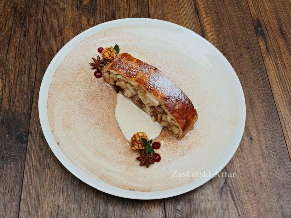 STRUDEL JABŁKOWY Z SOSEM WANILIOWYM