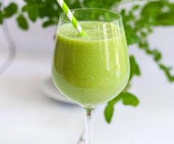 Smoothie z kiwi, selerem naciowym, jarmużem i imbirem