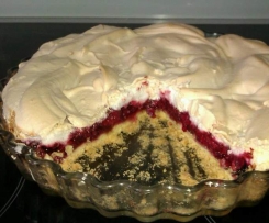 Tarta malinowa z bezą (pod pierzynką)