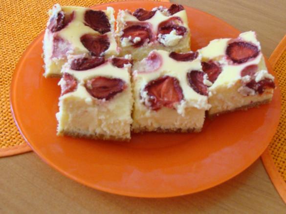 Sernik z truskawkami