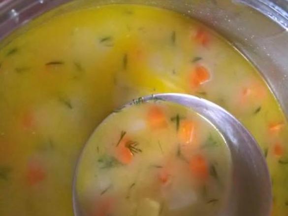 Zupa koperkowa z czosnkiem i kalarepą