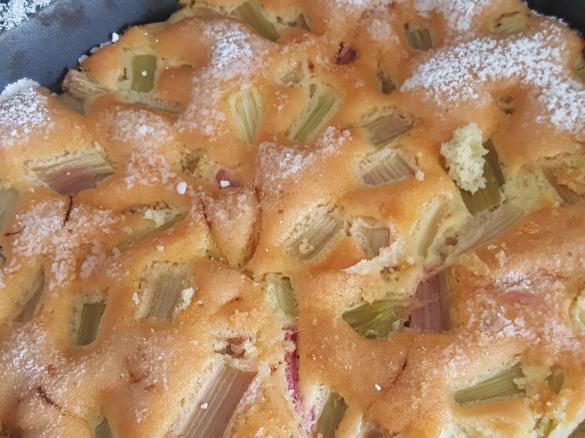 Bezglutenowe ciasto rabarbarowe na majonezie