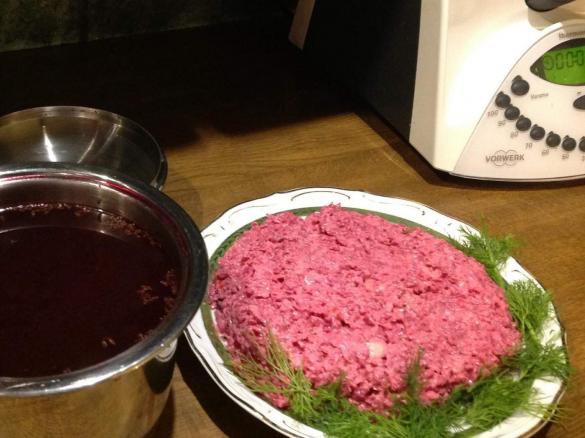 Barszcz czerwony +surówka,"2 potrawy z jednej"