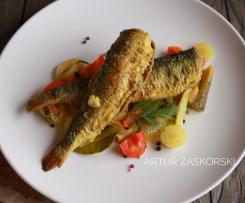 OPIEKANE ŚLEDZIE W ZALEWIE OCTOWEJ Z KURKUMĄ