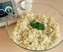 Surówka z białej kapusty z koperkiem i pietruszką