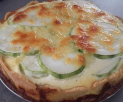 Tarta z kurczakiem, cukinią i mozarella.