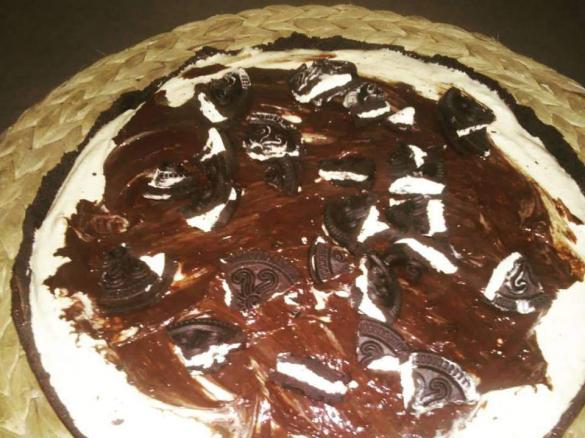 TARTA Z MASŁEM ORZECHOWYM I CIASTECZKAMI OREO