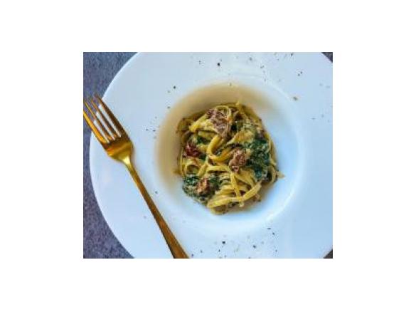 Sos szpinakowy z suszonymi pomidorami i błękitnym serem pleśniowym