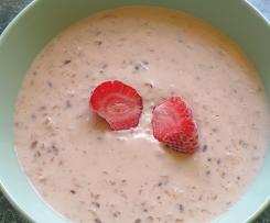 Owsianka z mrożonymi owocami