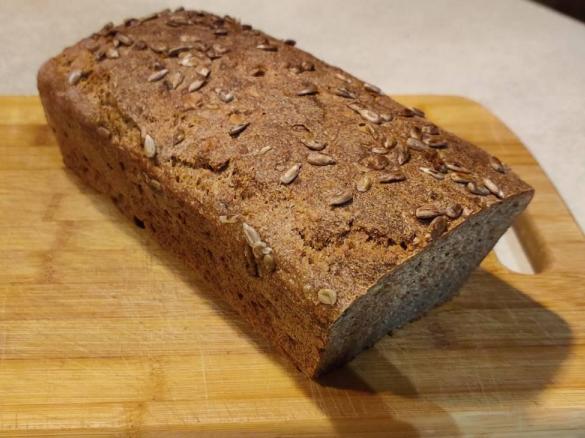 Chleb żytnio-przenny z ziarnami