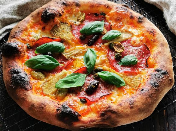 PIZZA W STYLU NEAPOLITAŃSKIM