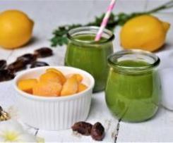 Zielone smoothie z mango, daktyli, jarmużu z kurkumą