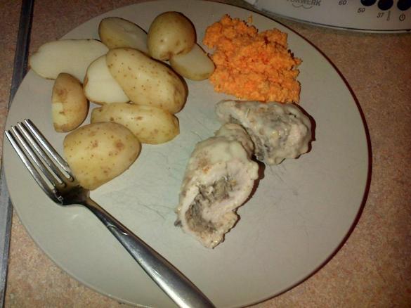 Roladki drobiowe z pieczarkami