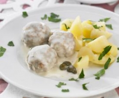 Klopsiki w sosie z kaparów z ziemniakami 