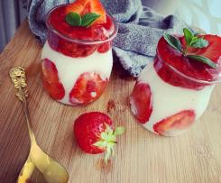 Waniliowy pudding ryżowy z frużeliną truskawkową