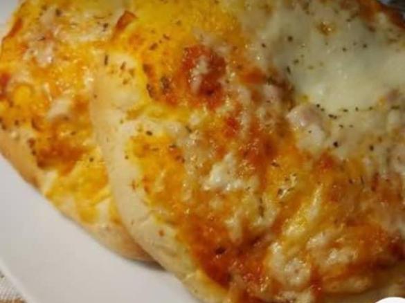 Szybkie pizzerki z szynką i serem IKA