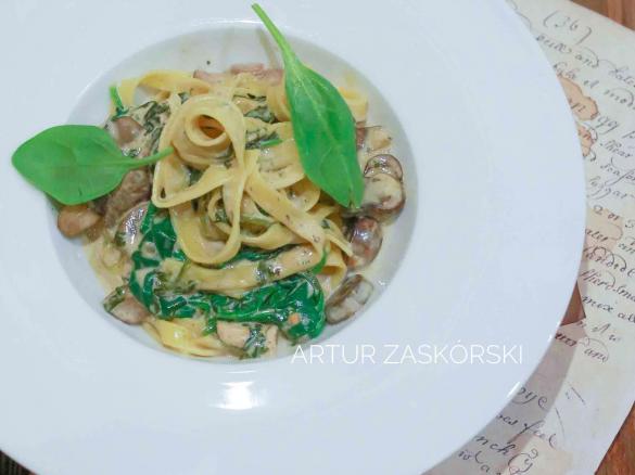 TAGIATELLE Z LEŚNYMI GRZYBAMI