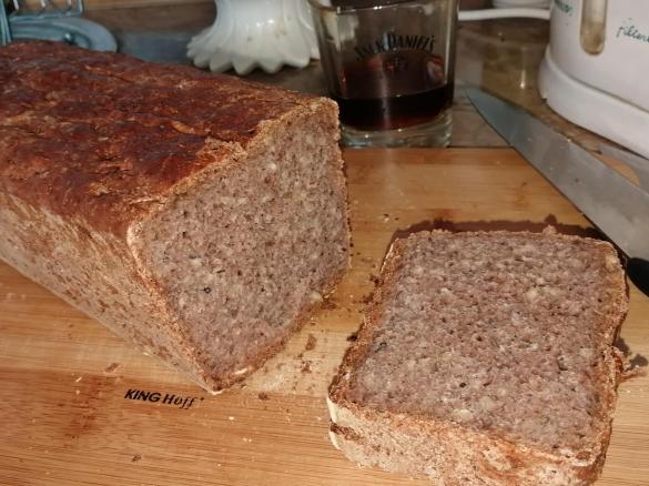 Chleb "CZERWONY PAŹDZIERNIK" z winem na zakwasie