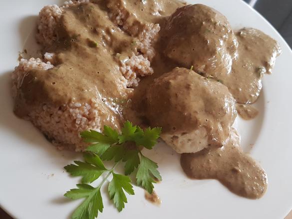 PULPETY Z INDYKA W SOSIE GRZYBOWYM / BOROWIKOWYM / PIECZRKOWYM