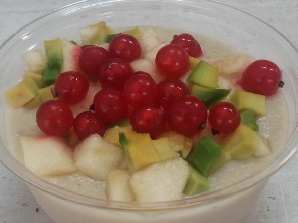 Wegański pudding jaglany z owocami słodko kwaśny