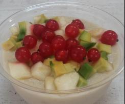 Wegański pudding jaglany z owocami słodko kwaśny