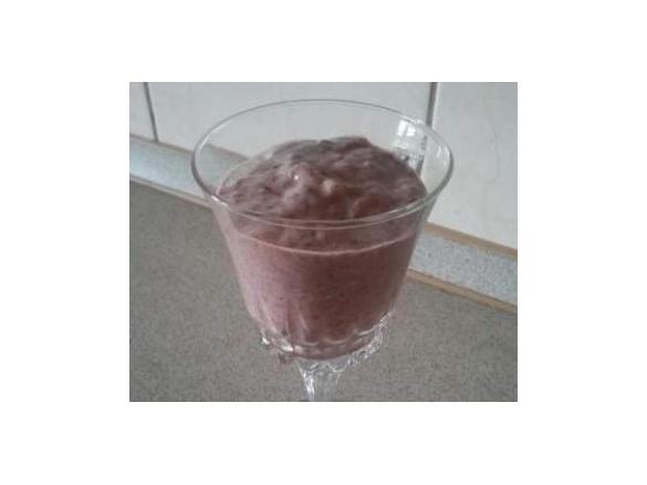 Deser straciatella z malinami i bananem