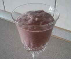 Deser straciatella z malinami i bananem