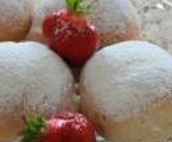 Bułeczki drożdżowe z truskawkami