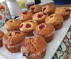 Mufiiny/babeczki z malinami (owocami) i białą czekoladą:)