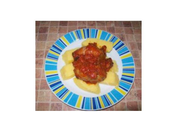 Polenta z sosem pomidorowym, z grzybami i kielbaskami