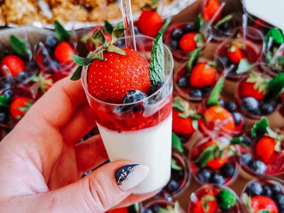 Mini Panna cotta z musem malinowym