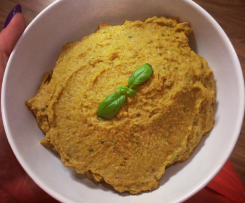 Pasta z czerwonej soczewicy z suszonymi pomidorami i bazylią