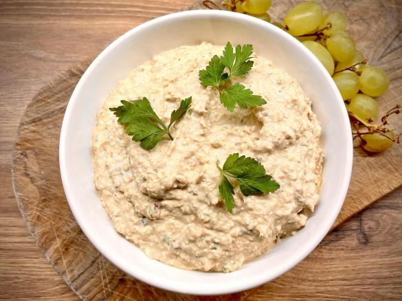 Pasta z tuńczyka i jajek z suszonymi pomidorami