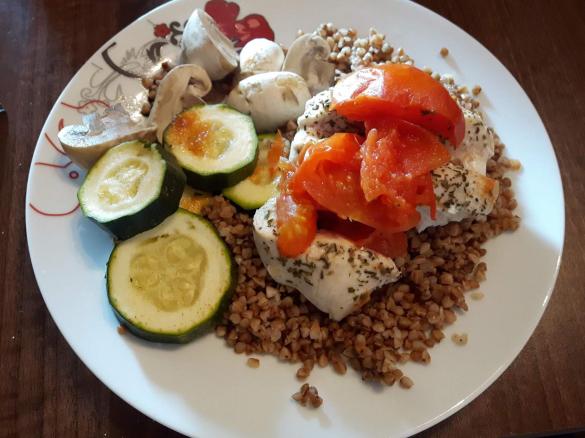 Indyk z cukinią i pieczarkami